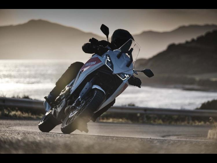 MOTO MORINI X-CAPE 649 ROUES BATONS